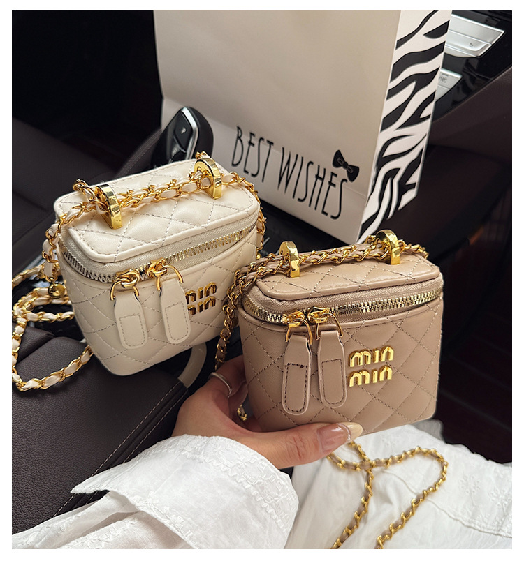 Little Bag Women 2025 Summer New Fashion diamond-shaped chain patent leather crossbody bag, versatile single-shoulder hand-carry bucket bag full figure
