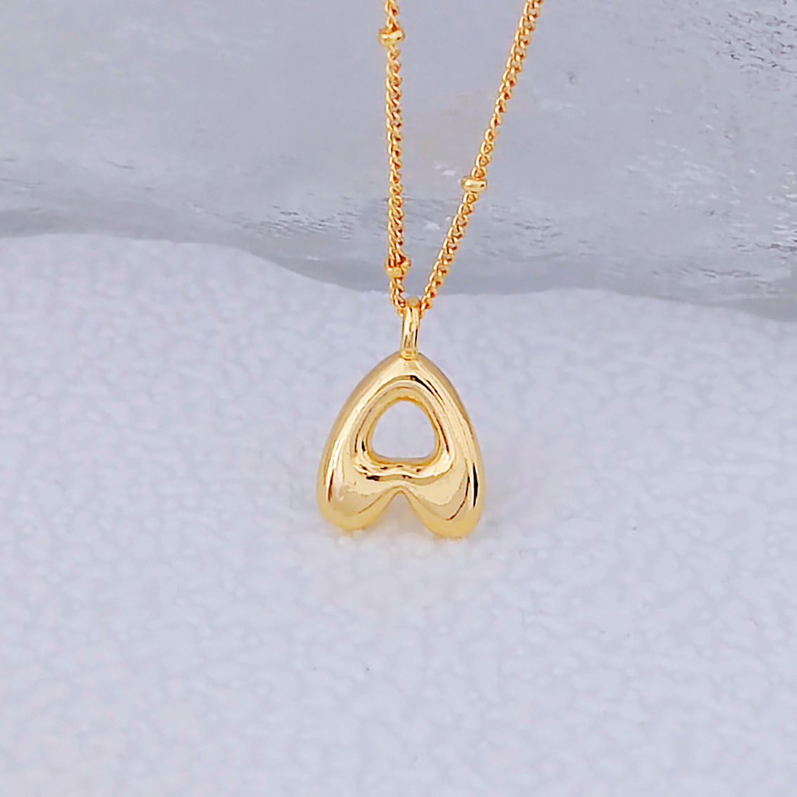 Transfronterizo Amazon venta caliente cobre chapado 18k oro real 26 letras inglesas collar colgante linda cadena de clavícula hip-hop