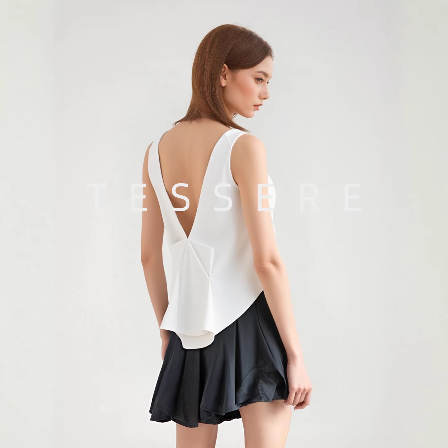 Cross-Border Black Tank Top for Women, Summer Outerwear with a Unique Design, Short Style with a Bow on the Back, Backless Hot Girl Halter Top