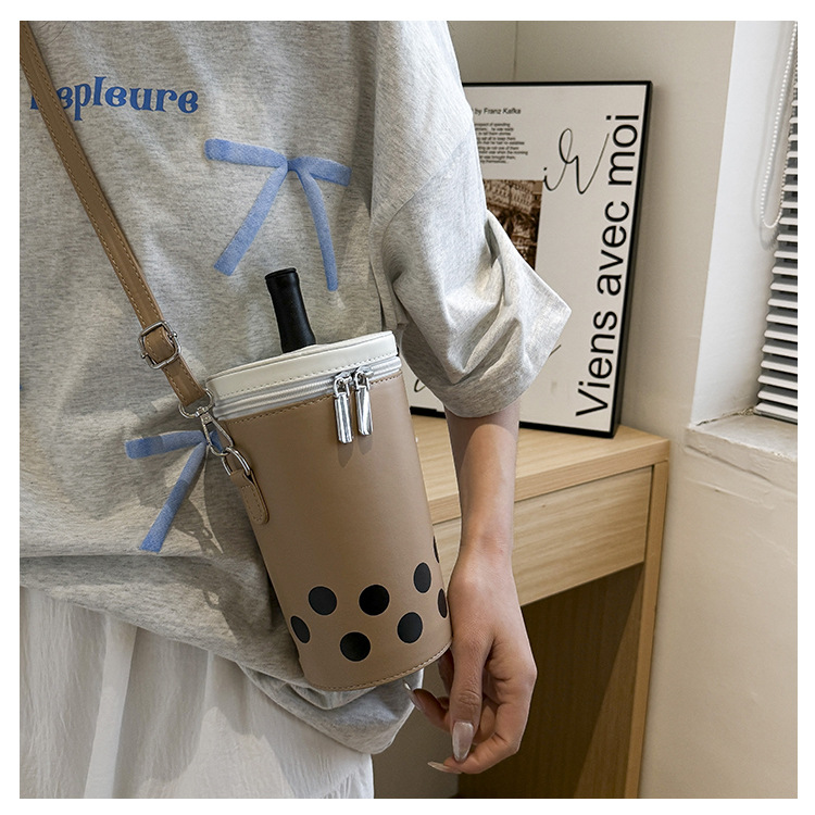 Milk Tea Cup Personalized Women's Single Shoulder Crossbody Trendy New 2024 Explosive Korean Fresh Water Bucket Bag_voghion.com