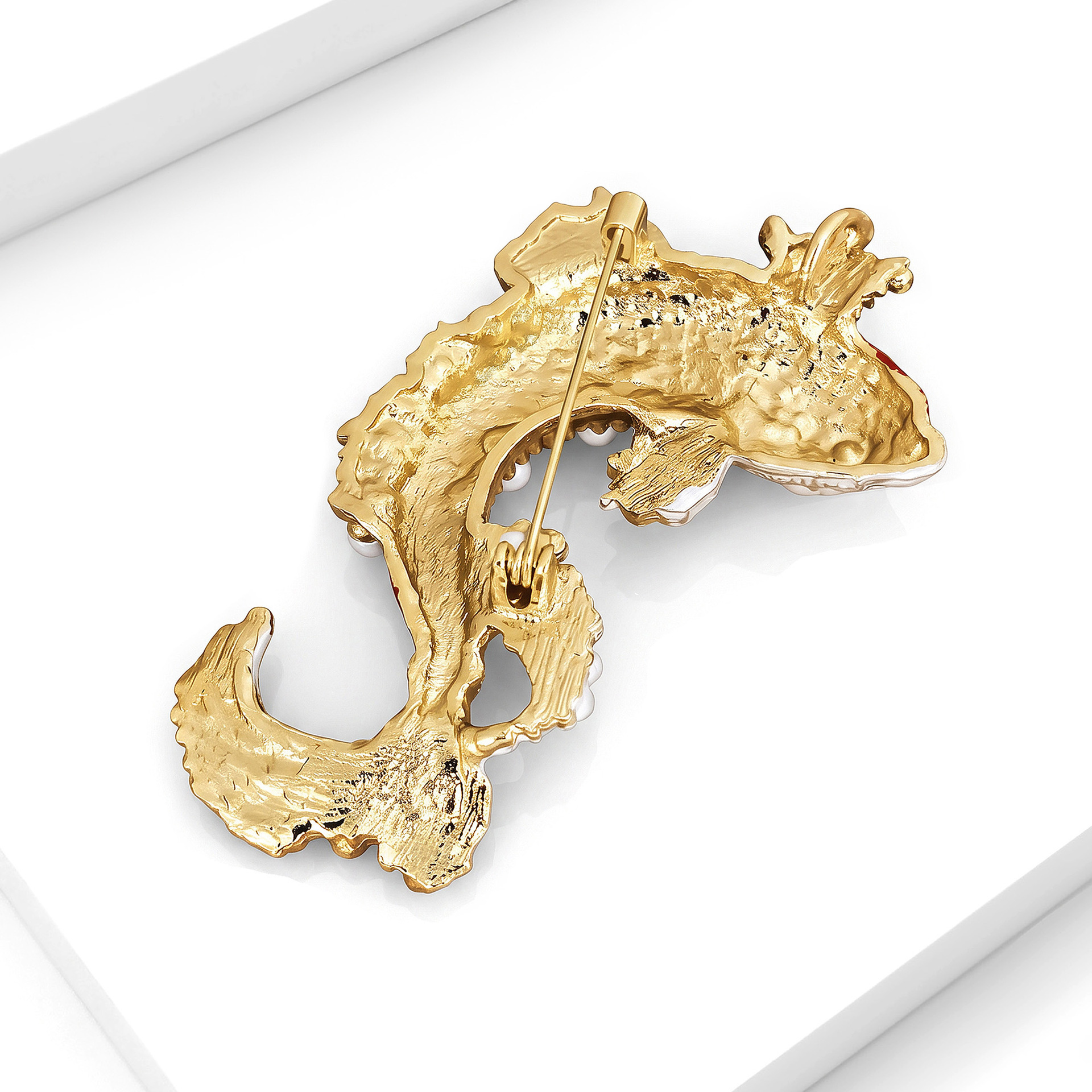 Creative enamel crown and carp brooch, new animal-themed Chinese red jewelry, wholesale, versatile: BR5954