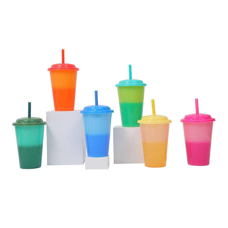 国境を越えたアマゾンメーカーは冷変単層プラスチックストローカップ児童マクロン変色ミニカップを提供している|undefined