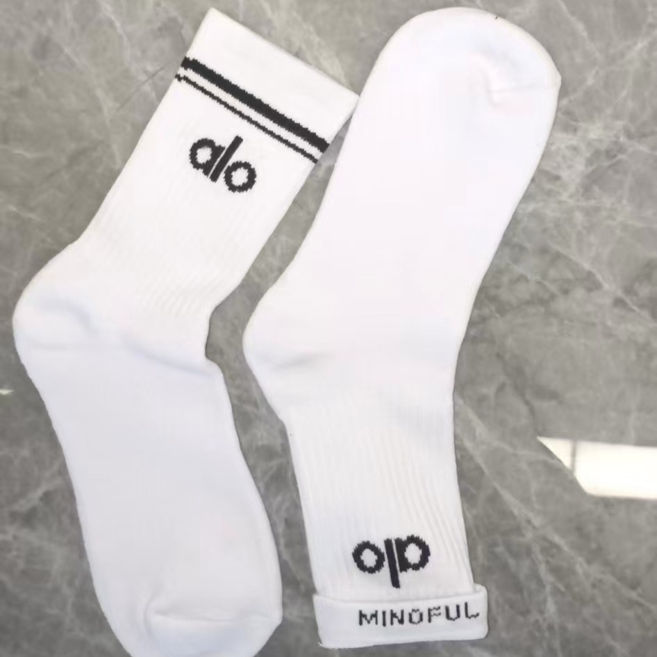 Alo Yoga üslubunda pambıq corablar - qadın üçün