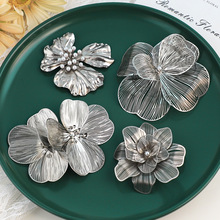 金属花朵配件银色镂空花镶钻夸张耳饰胸花配件批发高级感帽子装饰