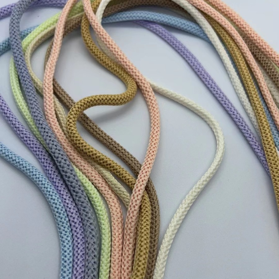 Rangli diy poyafzali to'plami va tasmalar