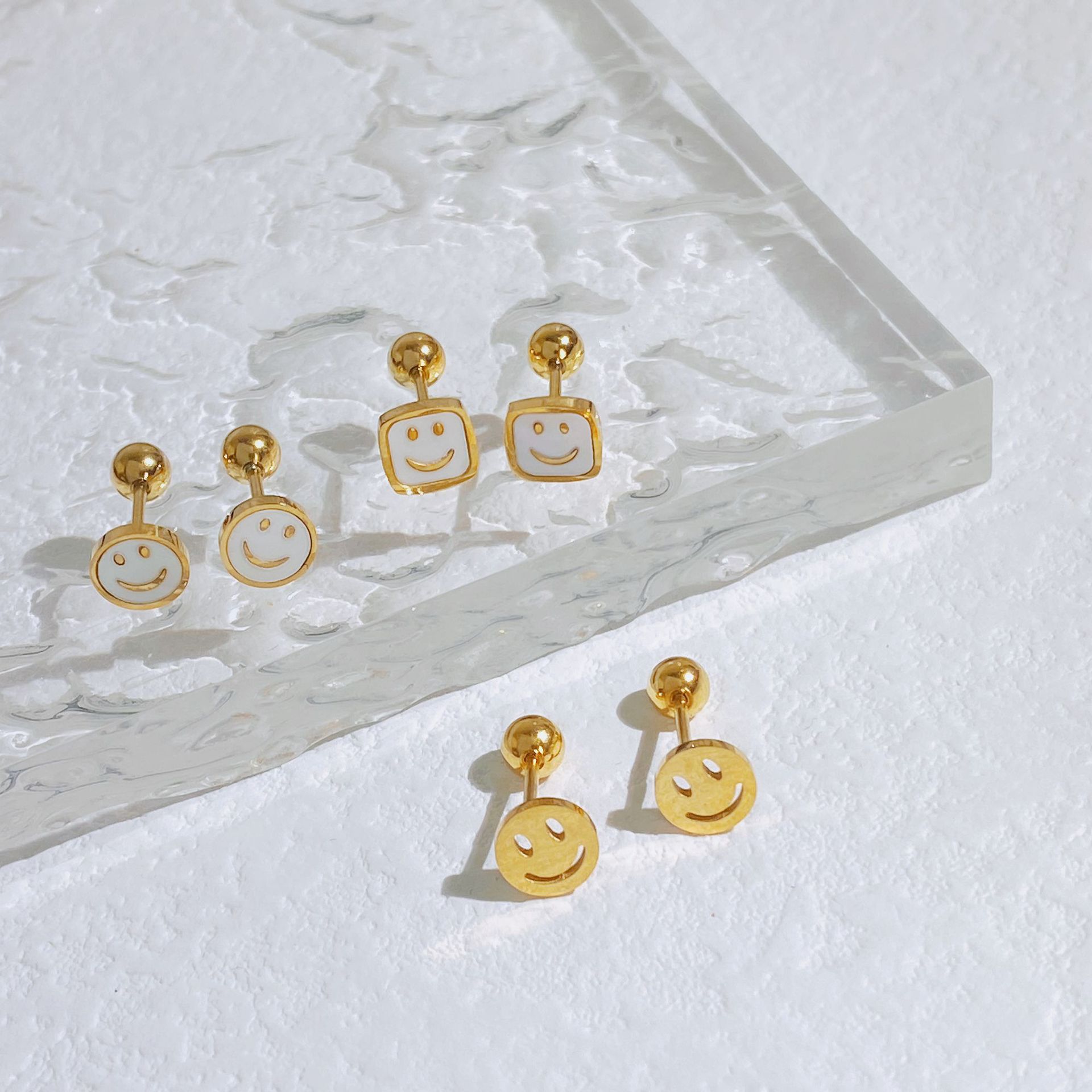 Simple Style Smiley Face Titanium Steel Plating Ear Studs 1 Pair