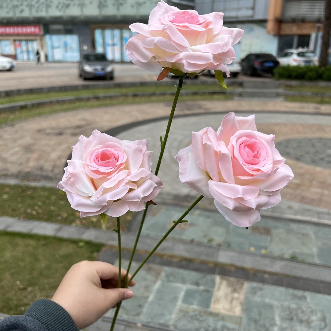 Simulación del Día de San Valentín rosa fabricante 3 sola rama multi-cabeza rosa decoración de la boda flor falsa al por mayor