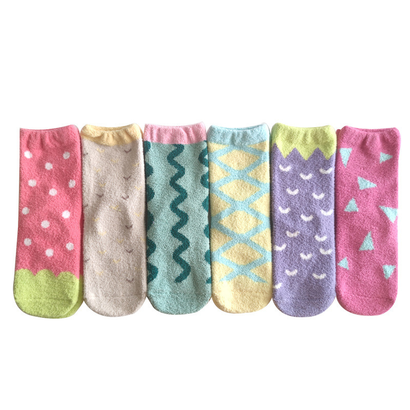 秋冬の新商品6足の赤ちゃんの子供の珊瑚の絨毛の靴下は厚くてかわいいジャカードの中筒の靴下の卸売りをします。|undefined
