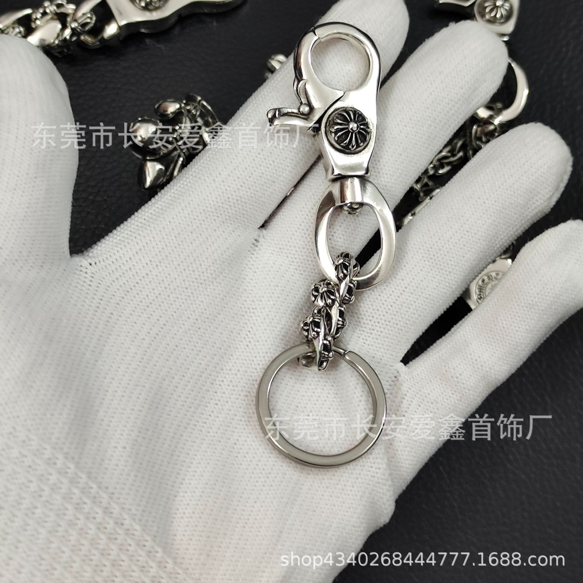 Crook vintage dados llavero accesorios Cruz colgante hebilla primavera langosta cabeza de bloqueo fábrica al por mayor