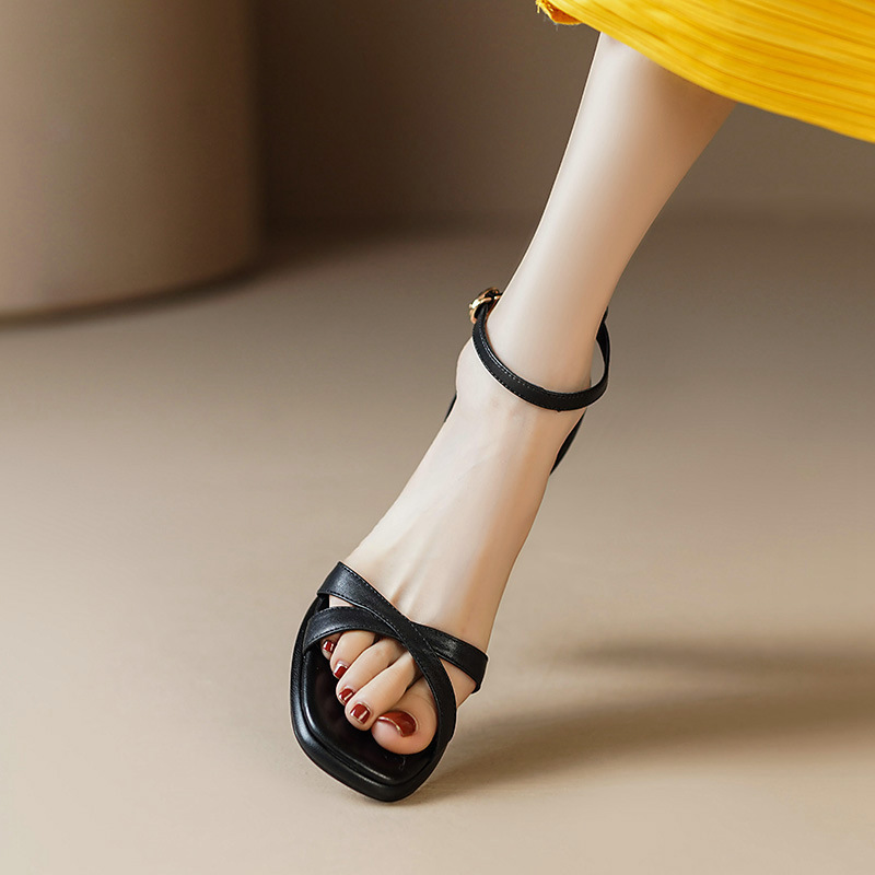 Sandal cao gót nữ hở mũi da bò lớp đầu gót vuông quai ngang — Da cừu màu đen chi tiết 16