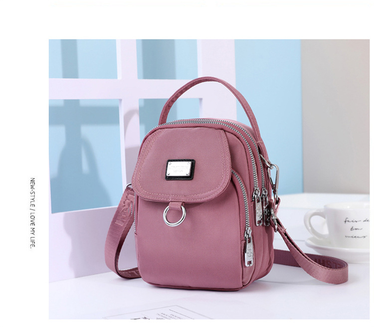 Women's Small Nylon Color Block Classic Style Semicircle Zipper Crossbody Bag display picture 1