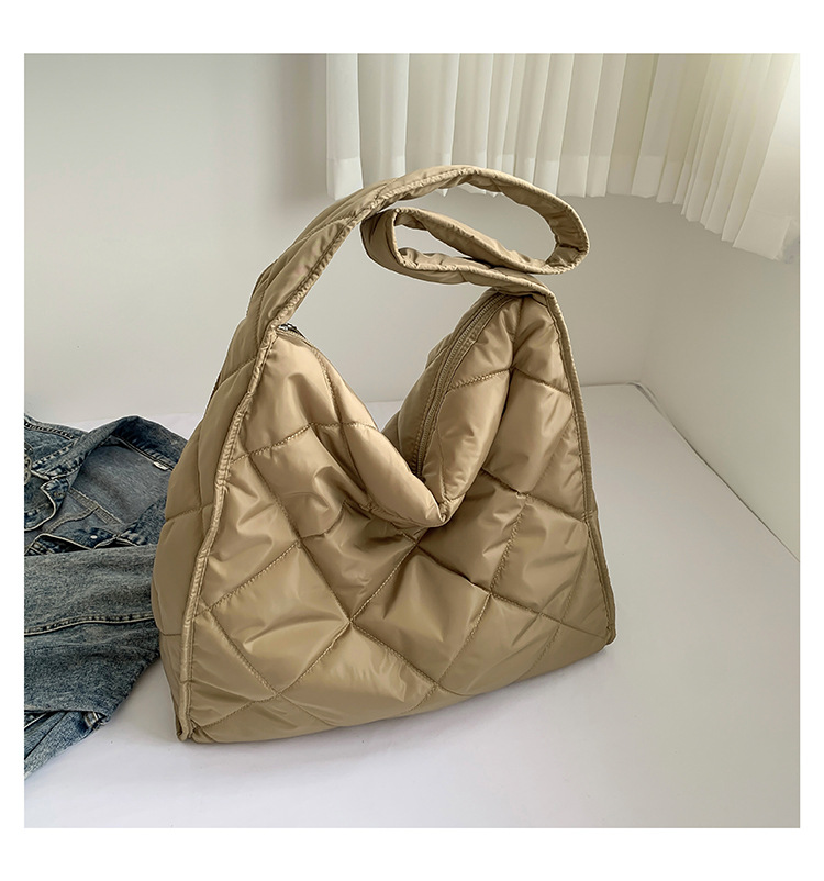 Women's Large Pu Leather Solid Color Lingge Streetwear Square Zipper Shoulder Bag display picture 32