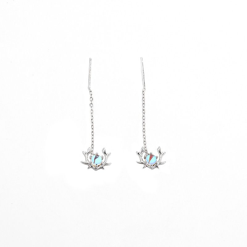 Boucles d'oreilles pendantes argentées bois de cerf et pompon_voghion.com