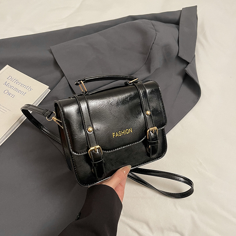 Bolso de mano retro británico para mujeres 2025, nueva moda, bolso cuadrado de color contrastante, bolso de mochila universal, primavera y verano, mujeres extranjeras