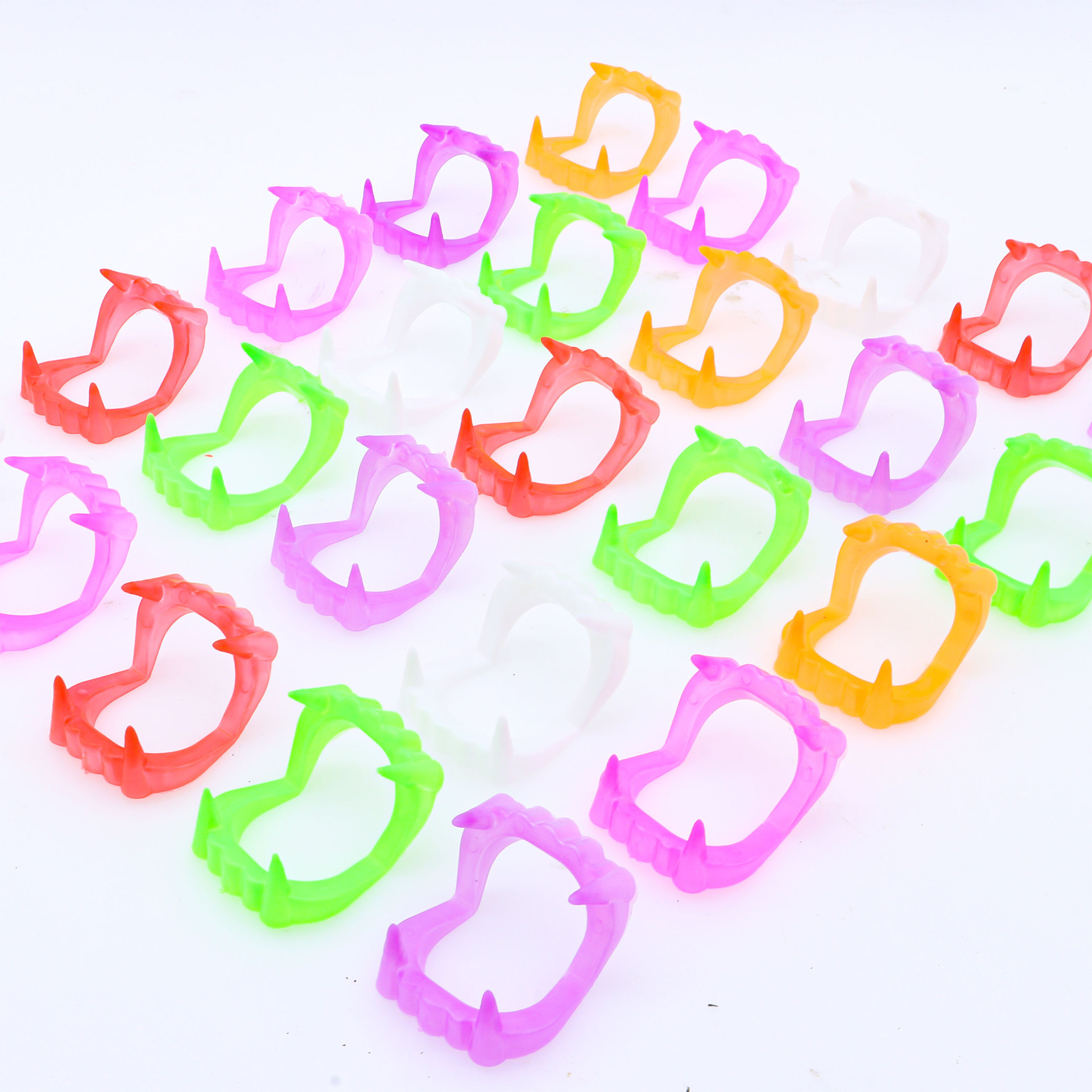 Boda de disfraces de Halloween accesorios para niños dientes falsos tirantes de dientes Festival de fantasmas dientes chupadores de sangre juguetes de plástico