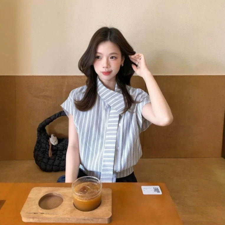 Striped beautiful shirt for women, summer professional style, stunning business short-sleeve waist-cinching top, 2026 new model Striped beautiful shirt for women, summer professional style, stunning business short-sleeve waist-cinching top, 2026 new model