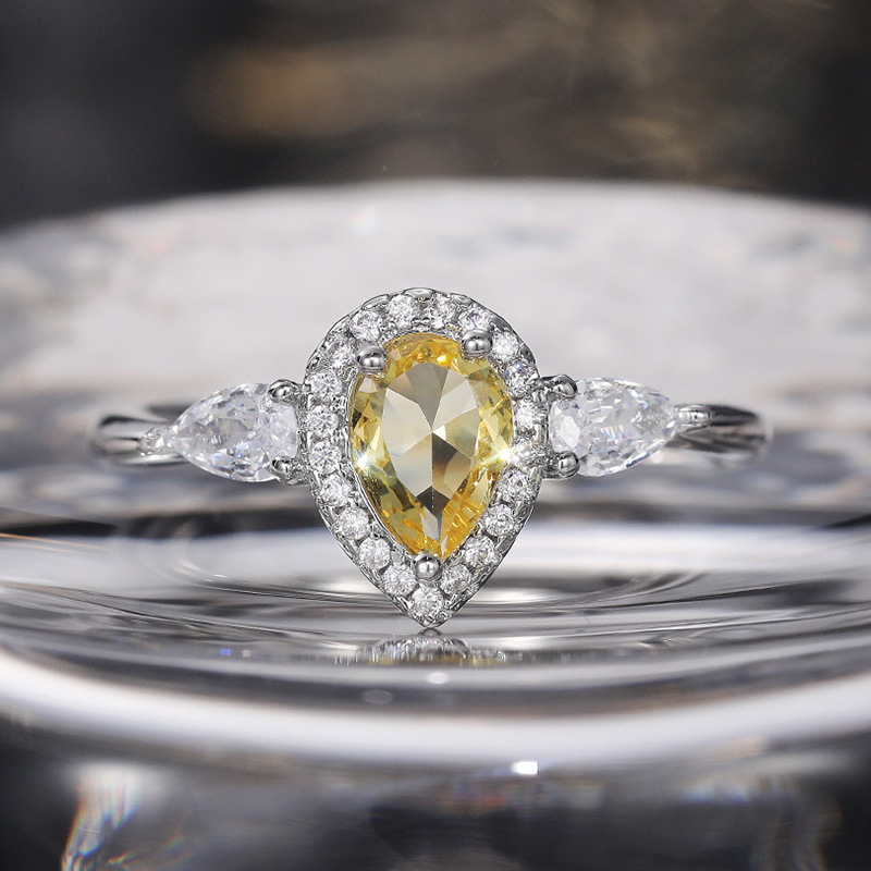 Simple Yellow Water Drop Pear-shaped Zircon Ring Copper Ring display picture 4