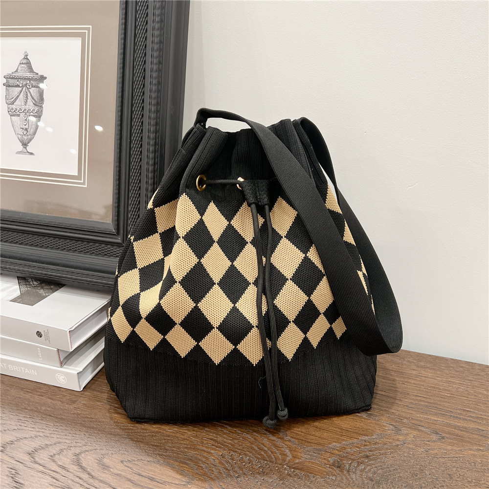 Women's Medium Knit Geometric Vintage Style Classic Style String Tote Bag display picture 5