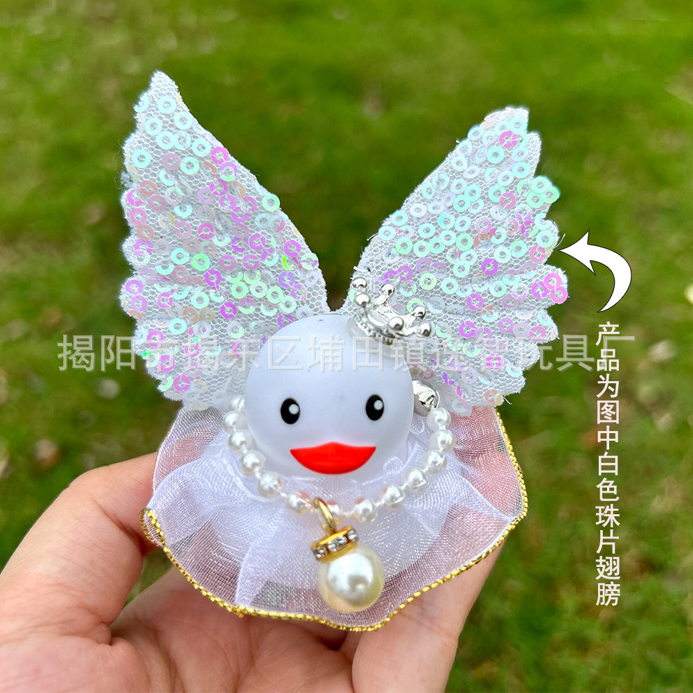 国境を越えた遊び心あふれる小さな黄色いアヒルのアクセサリー、大きな白いガチョウの帽子、スカーフ、装飾、手作りのレモンミルクティー、ギフト贈呈