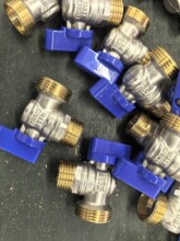 Qy ˮ{ɫֱy ʽоy ˮͰˮ3/4ˮ