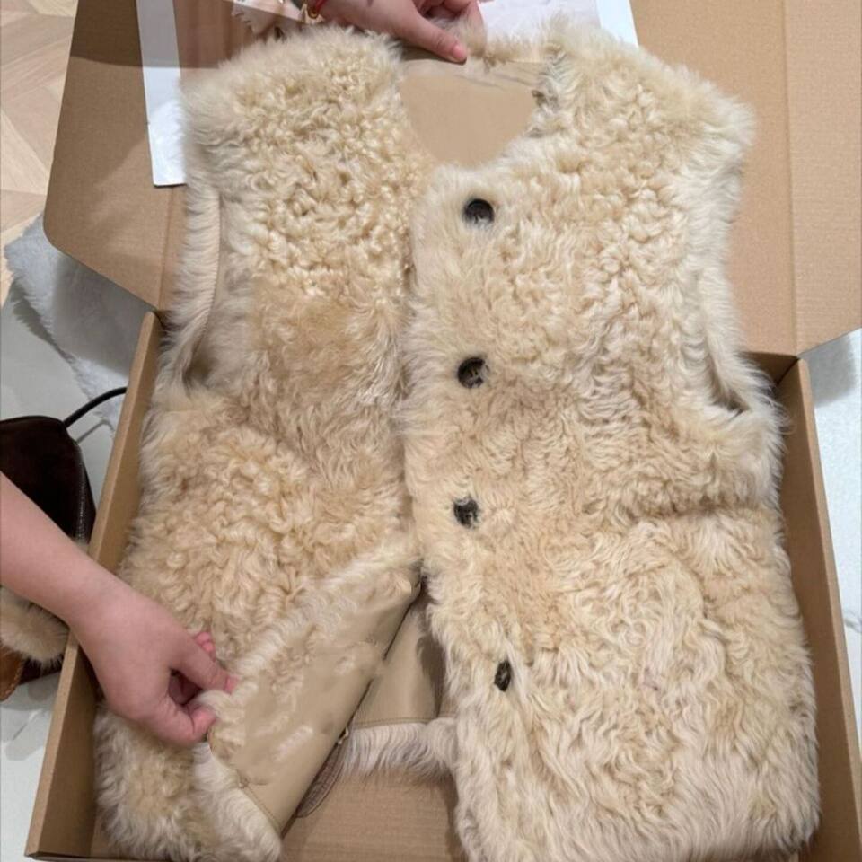 Áo vest nữ không tay cổ tròn giả lông cừu phối lông thú, dáng gile khoác ngoài — Trắng, màu lúa mì, quả mơ
