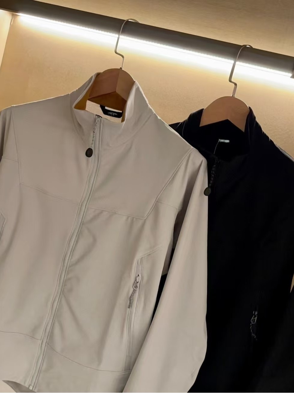 Bird Family Mame Style GAMMA Jacket Chaqueta de cuello alto de caparazón suave impermeable y a prueba de viento LOGO