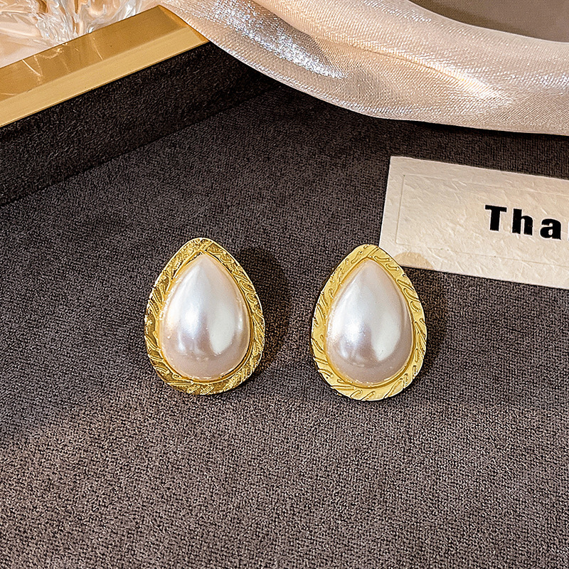Universal Korean classic earrings drop-shaped from pearl
