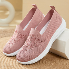 Women's 2023 Spring New Old Beijing Embroidered Mother's Shoes, Low-Top One-Piece Women's Shoes, Cross-Border Factory