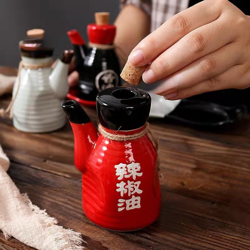 Modelado al por mayor estilo japonés en línea caja de condimento de salsa de cerámica botella de salsa de soja botella de vinagre hermoso conjunto de condimento de latas