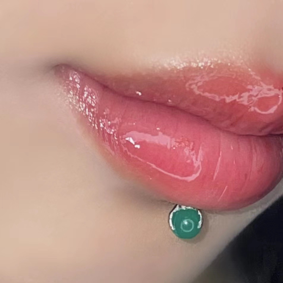 Pointed titanium steel lip stud product view