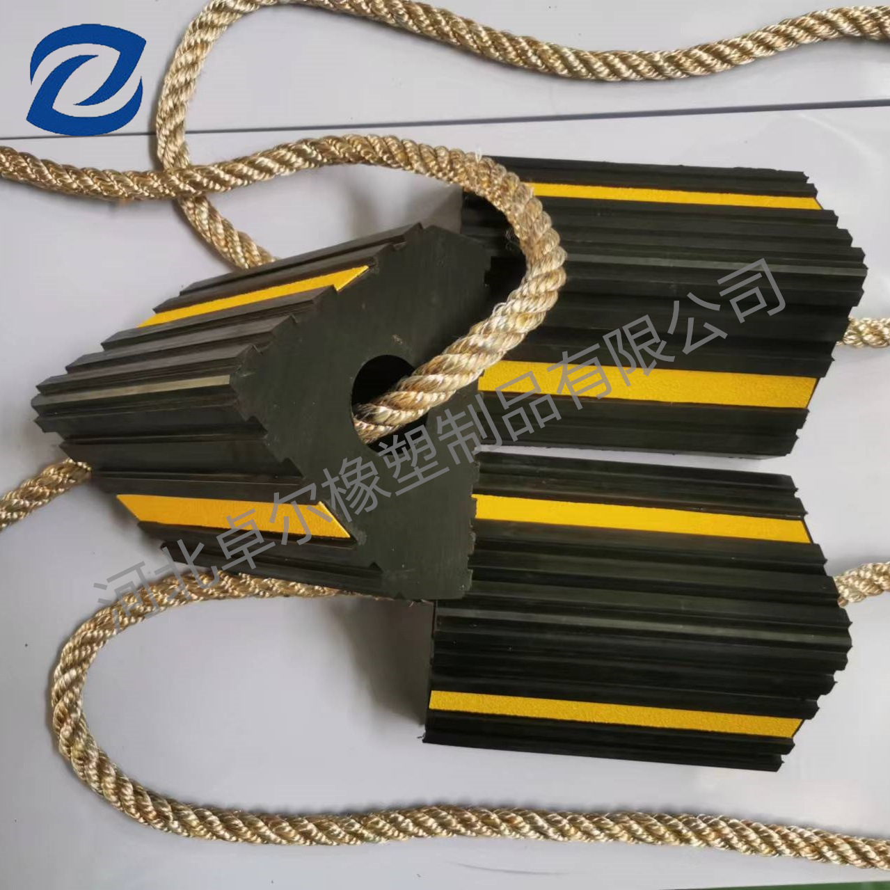 直升机客机橡胶止轮器300*170*140飞机轮挡卡车轮挡三角楔块