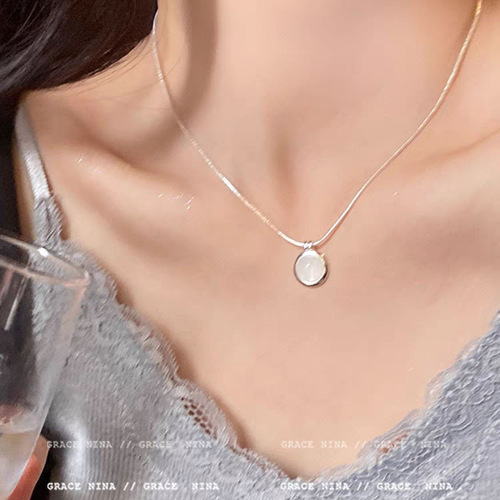 Moonlight Stone Sea Blue Sapphire Necklace for Women 2024 New Light Luxury Niche Clavicle Chain for Women Snake Bone Chain Sweater Chain Accessory