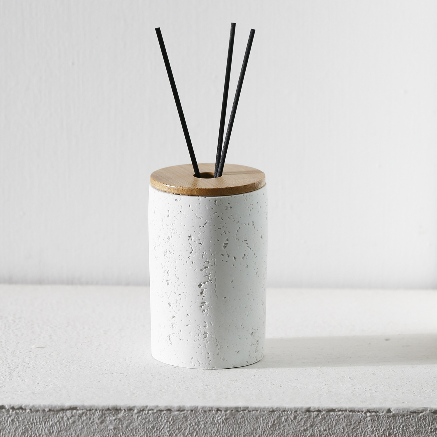 Túnel de viento silencioso almacena siete conjuntos de tazas de enjuague bucal, soporte de cepillo de dientes, botella de emulsión, botella de fragancia, bandeja de jabón, mesa de lavado