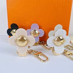 ヨーロッパとアメリカのレトロな亜鉛合金トレンディなブランドペンダント金属人形四つ葉のクローバーバックパックアクセサリーバッグペンダントキーホルダー