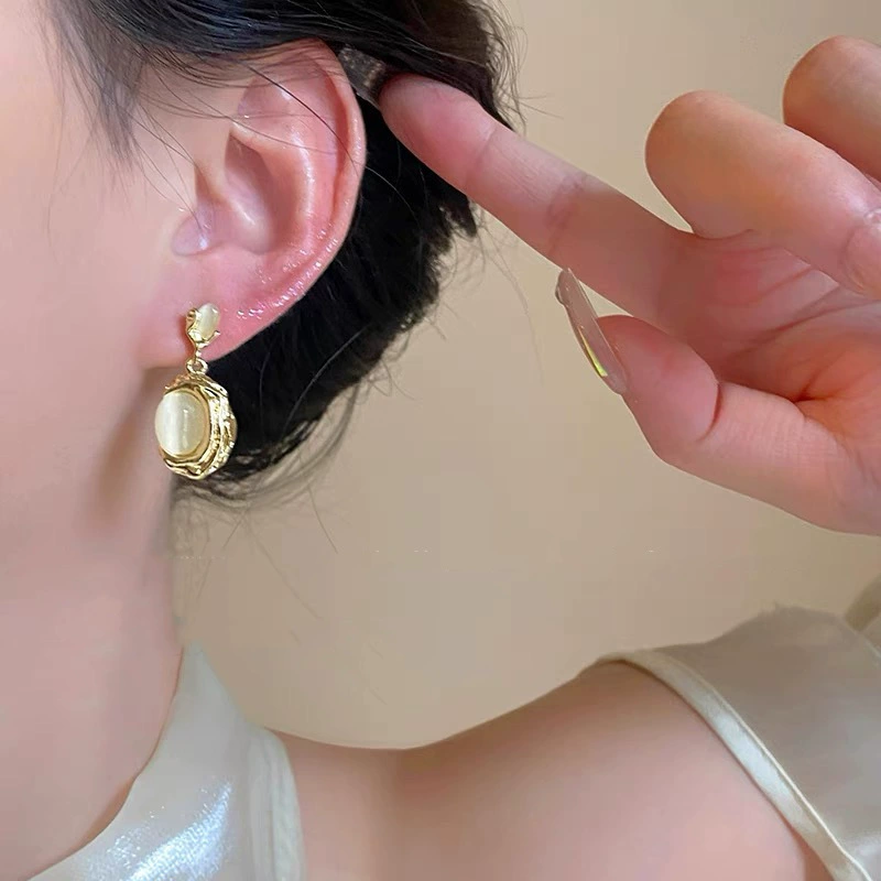 Серебряная игла, золотые универсальные ретро серьги, серебро 925 образец, интернет-знаменитость, стиль легкой роскоши, стиль высокого качества, яркий запоминающийся стиль