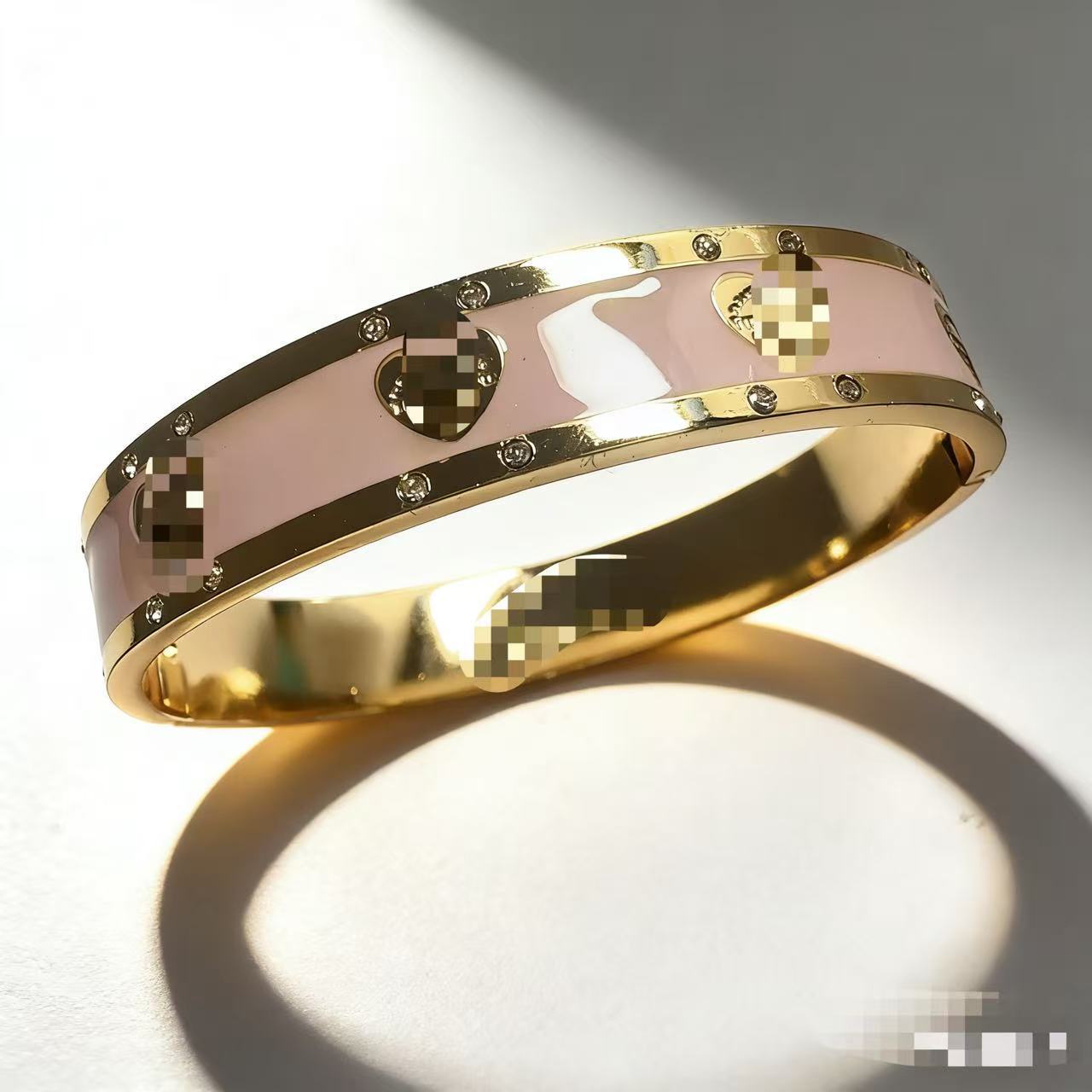 2025 新しいヨーロッパとアメリカのビッグブランドチタン鋼ブレスレット非退色ステンレス鋼ブレスレットバックルオープニングハンドジュエリー卸売