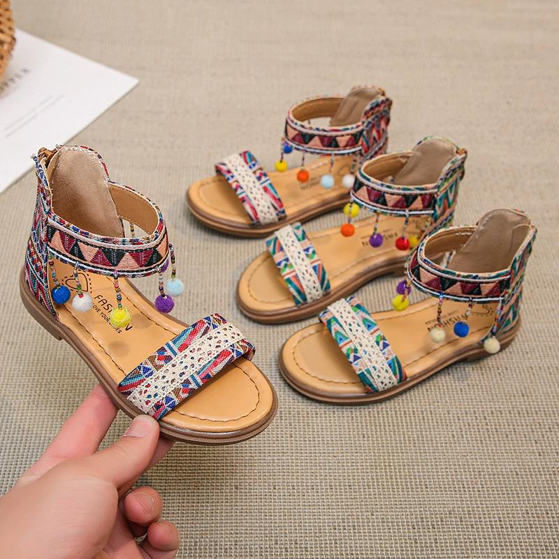Сандалии для девочек 2024 Летний новый маленький ребенок ребенок с мягким дном