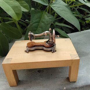 Factory direct doll house accessories hand sewing machine model simulation model scene retro 1870 s