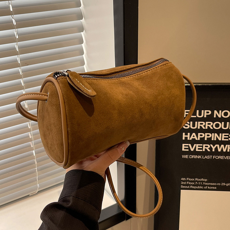 Bolsos Boston populares de este año, otoño e invierno, todo fósforo 2023, nuevo bolso de mensajero de diseño de nicho, bolso cilíndrico esmerilado para mujer