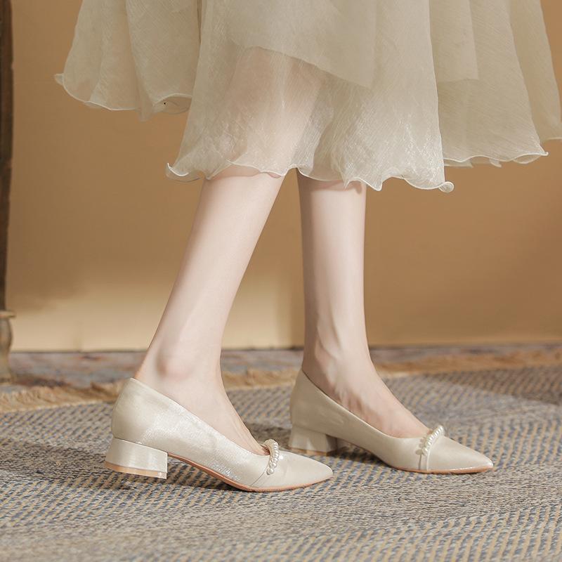 Zapatos franceses de tacón grueso para mujeres extranjeras pueden usar con falda diaria. Nuevos zapatos de boda de tacón alto con punta no cansada.