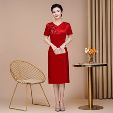 鸿韵绣2025夏季新款改良V领旗袍连衣裙高级感中老年妈妈装喜婆婆