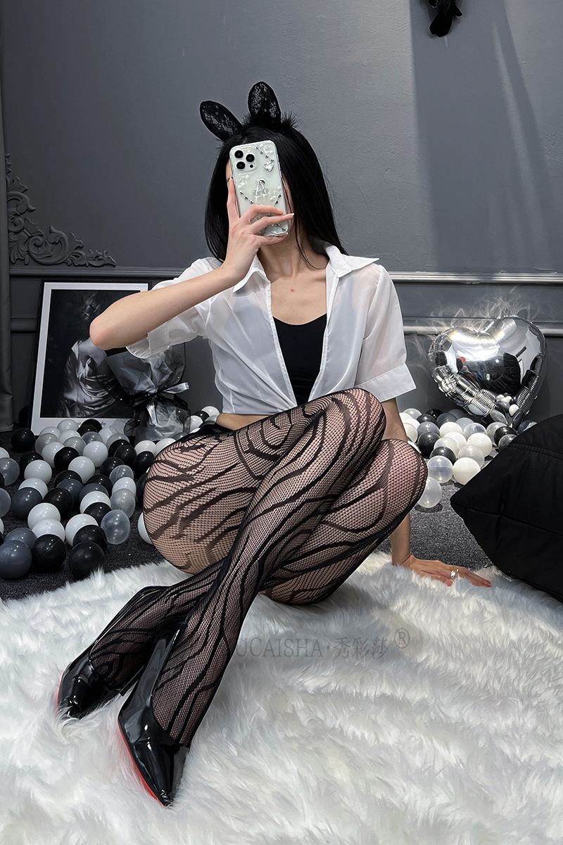 Black Lace Hand-Tearable Crotchless Pantyhose Stockings, One Size, Open-Access Design — detail image 4