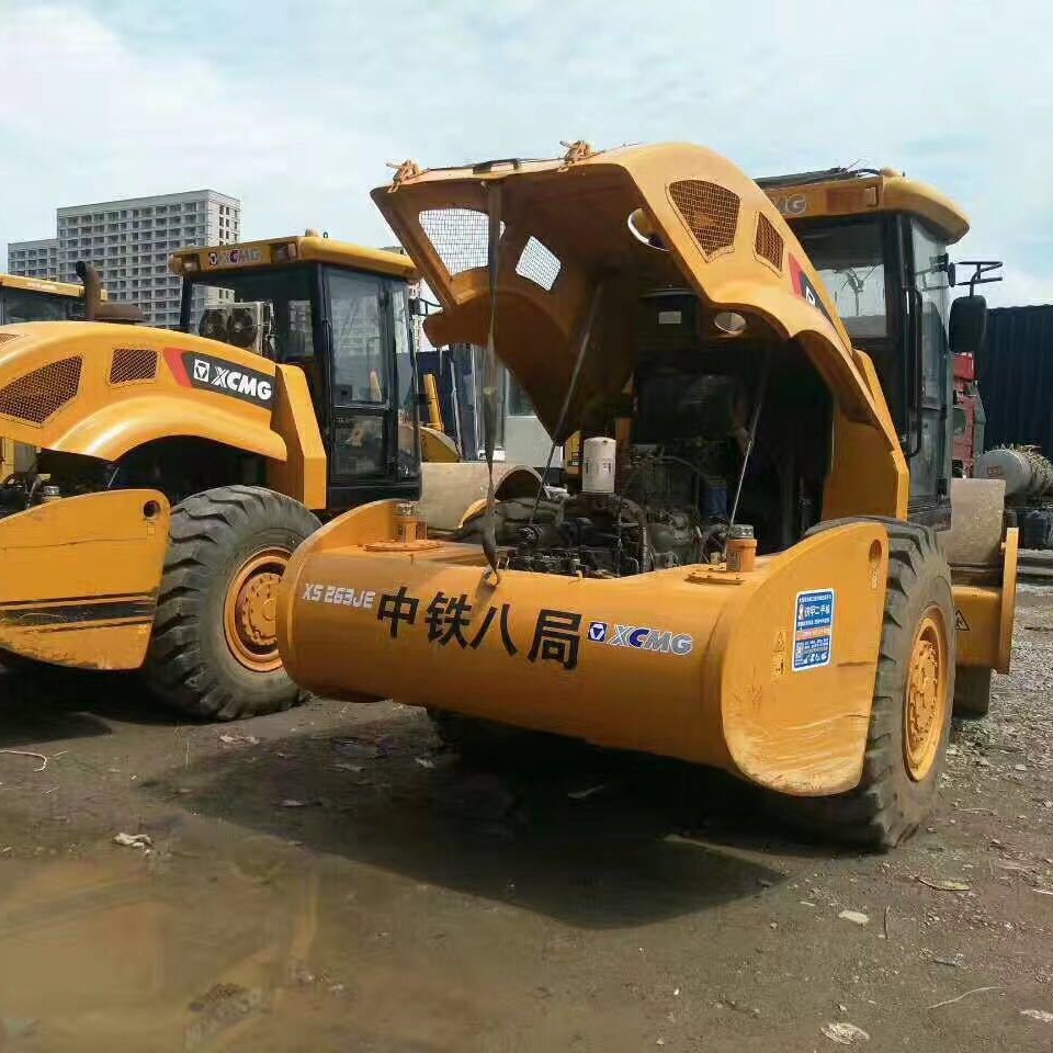 Exportación e importación en el extranjero 8 / 9 por ciento nuevo rodillo de segunda mano XCMG 20 toneladas 22 toneladas 26 toneladas rodillo