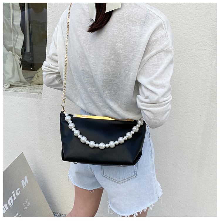 Fashion Pearl Chain Solid Color Messenger Bag display picture 6