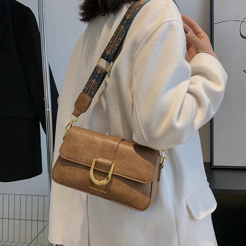 Shoulder Bag 2023 New Arrival High Quality Fashion Versatile Horseshoe Buckle Wide Shoulder Strap Ladies Messenger Bag_voghion.com