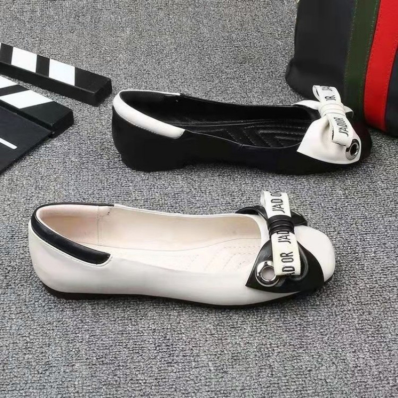 Fashionable low universal shoes made of soft leather flat with bow