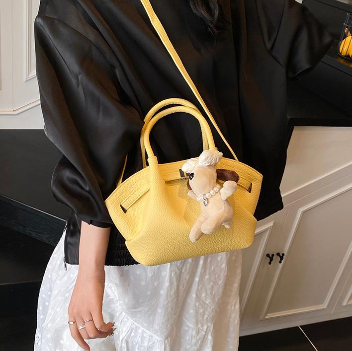 Bolso de cubo de estilo explosivo de moda para mujer, nuevo bolso de hombro de estilo occidental de todo fósforo 2025, bolso de mensajero súper caliente con pliegues de moda