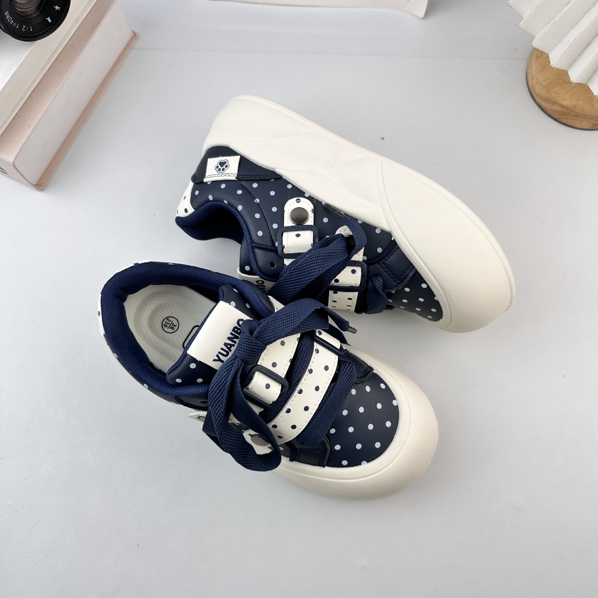 Yuanbo zapatos blancos de mujer leche fu fu zapatos de pan de cabeza grande estudiantes ociosos de soleas gruesas otoño y invierno zapatos casuales universales