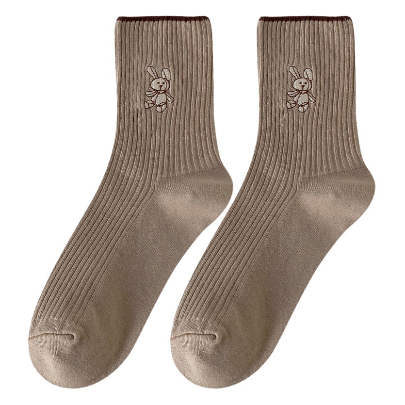 Calcetines de mujer ins moda Otoño e Invierno nuevo algodón lindo japonés calcetines de media pantorrilla color sólido Delgado bordado calcetines de pila de conejito