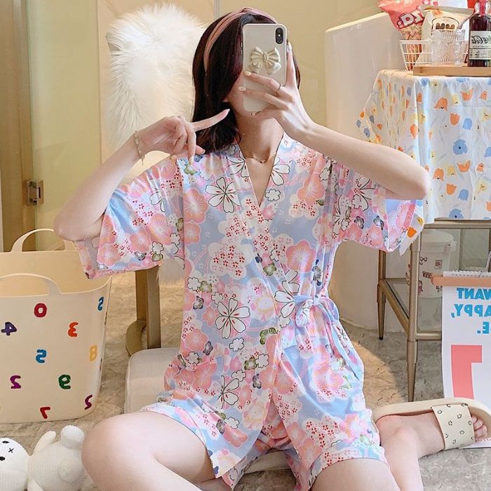 Pijamas al por mayor transfronterizos para niñas, pantalones cortos de manga corta con estampado de cuello de kimono de algodón de imitación de verano, traje de dos piezas, ropa a domicilio